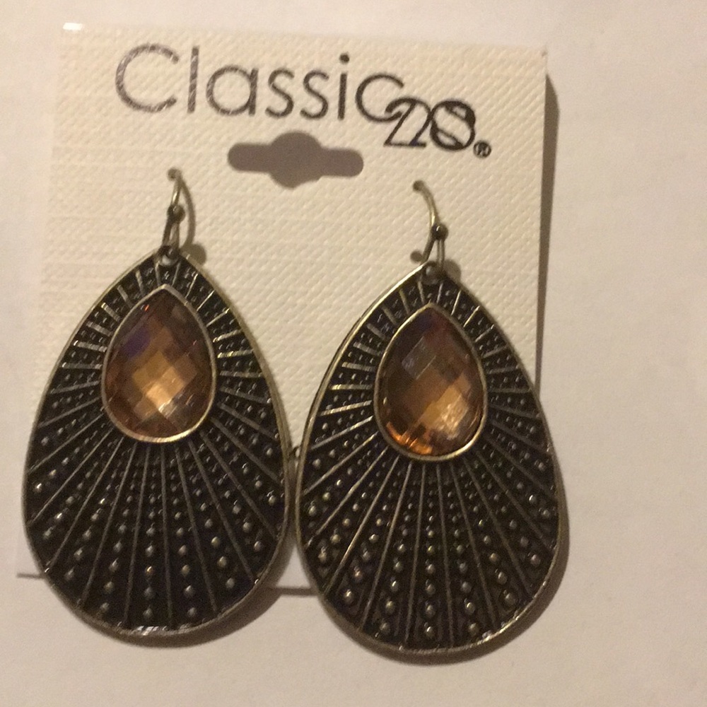 NWT Classic 28 goldtone earrings